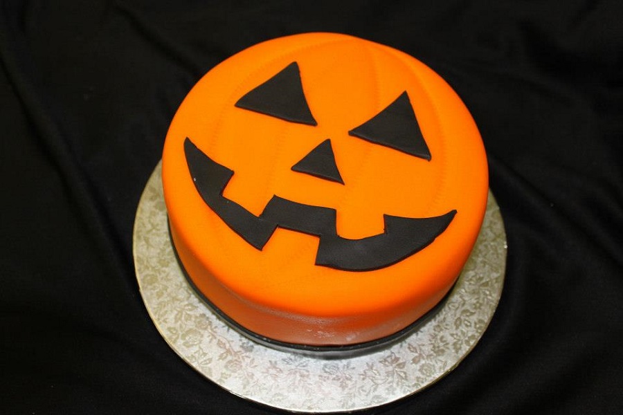 Halloween Pumpkin Cake.